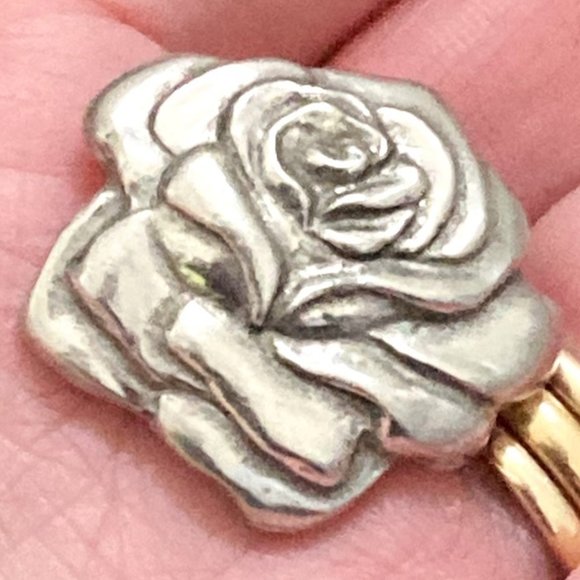 Choose a pair of pretty vintage floral earrings in pewter - signed and dated! - Picture 4 of 5